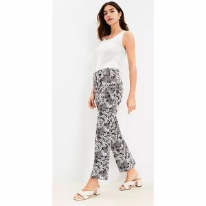 NWT Loft Kick Crop Pants in Coral Reef Pique. Size 4.